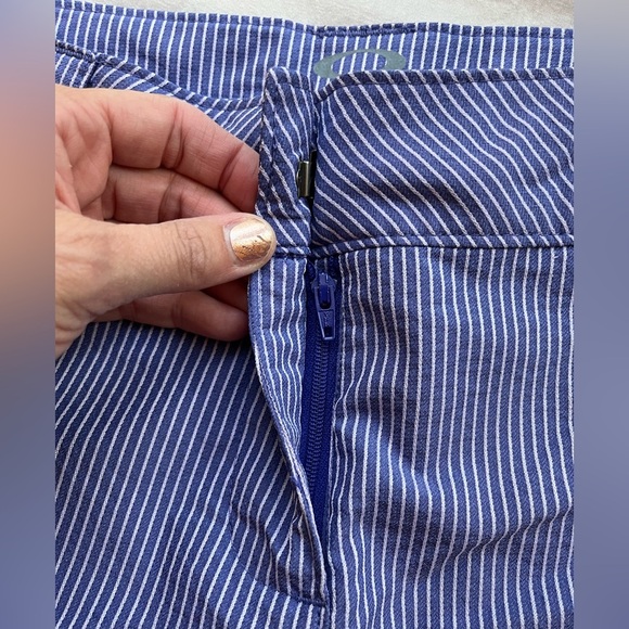 Oakley Women's Blue Back Nine Seersucker Striped Golf 5"‎ Shorts size 6​ - Picture 4 of 7